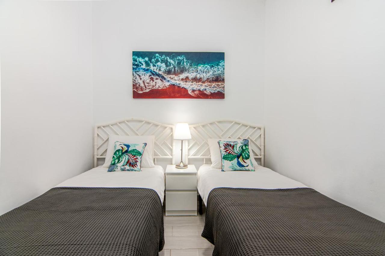 Central 2 Bedroom Apartment Playa De Las Americas Exterior photo