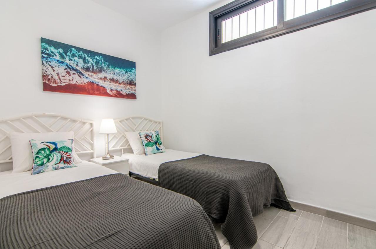Central 2 Bedroom Apartment Playa De Las Americas Exterior photo