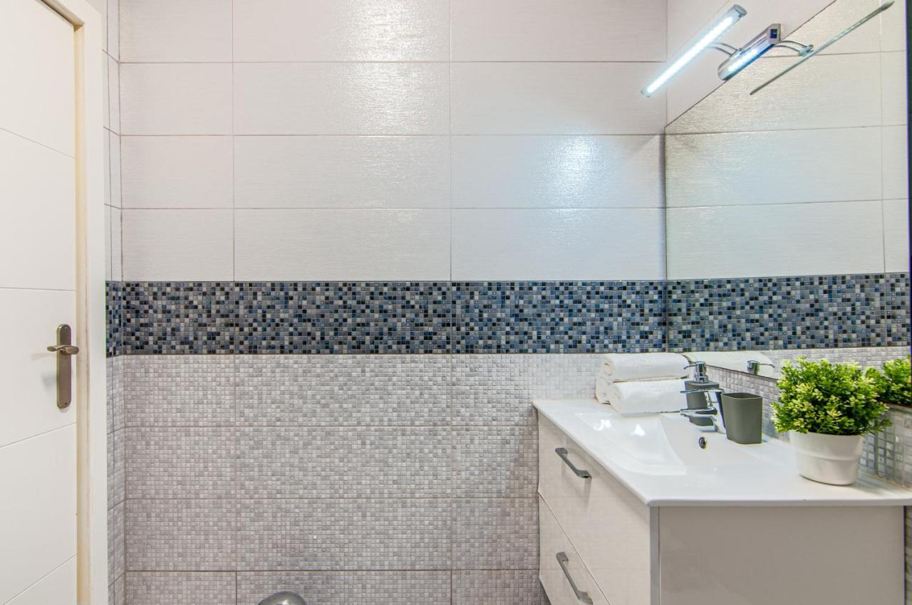 Central 2 Bedroom Apartment Playa De Las Americas Exterior photo